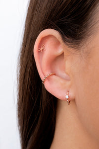 Petites boucles d'oreilles puces en forme de nœud coquet