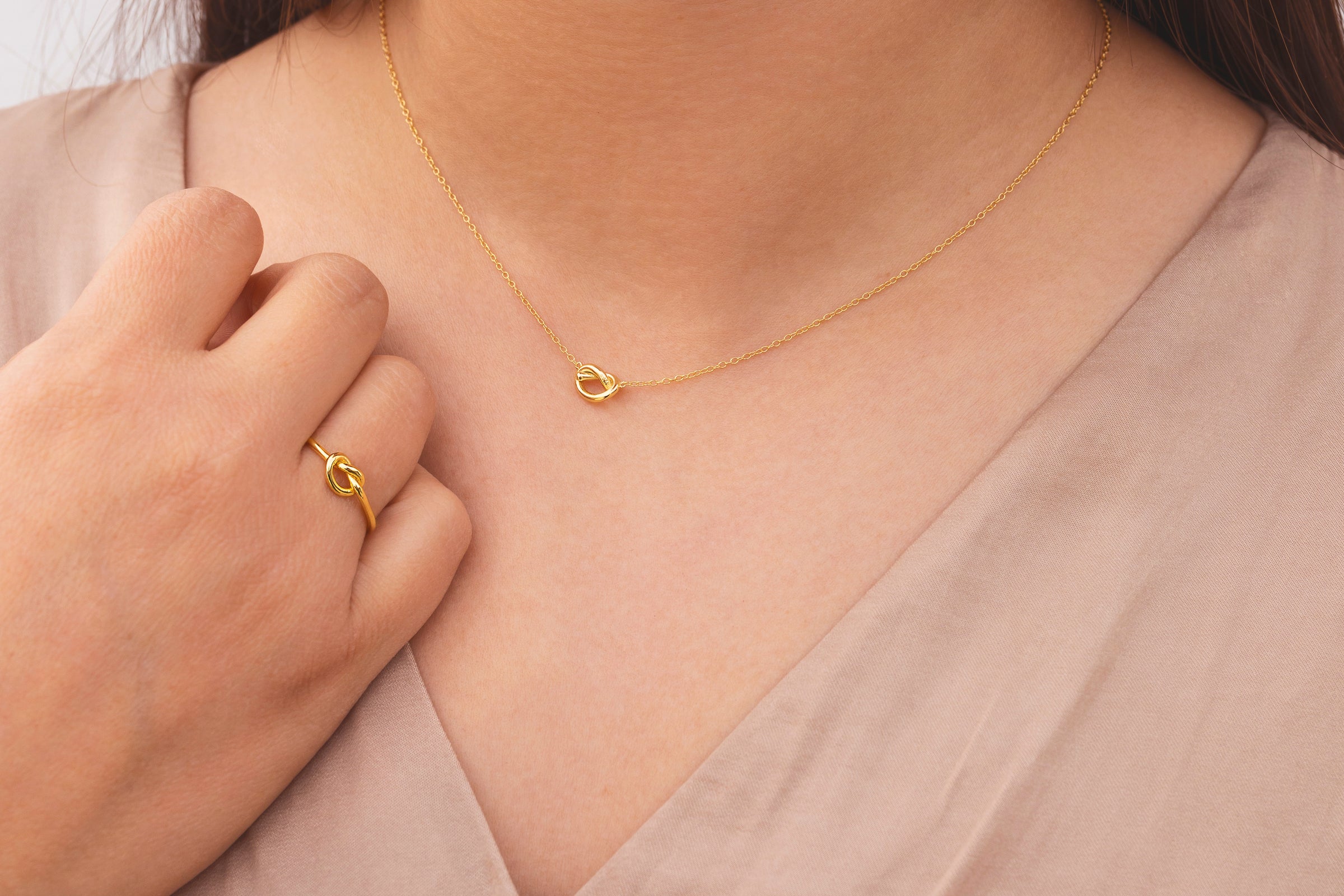 Dainty & Minimalist Heart Love Knot Pendant Chain Necklace