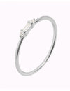Anillo fino con circonitas pequeñas en talla baguette y redonda