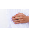 Anillo con circonitas de color turquesa engastadas en bezel