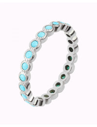 Anillo con circonitas de color turquesa engastadas en bezel