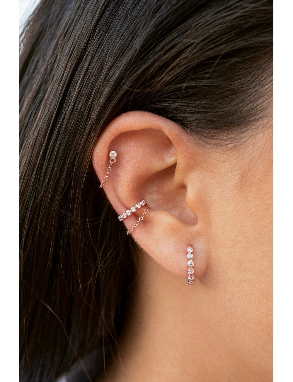 Boucles d'oreilles conques avec zircones cubiques et chaîne pendante - Faux piercing