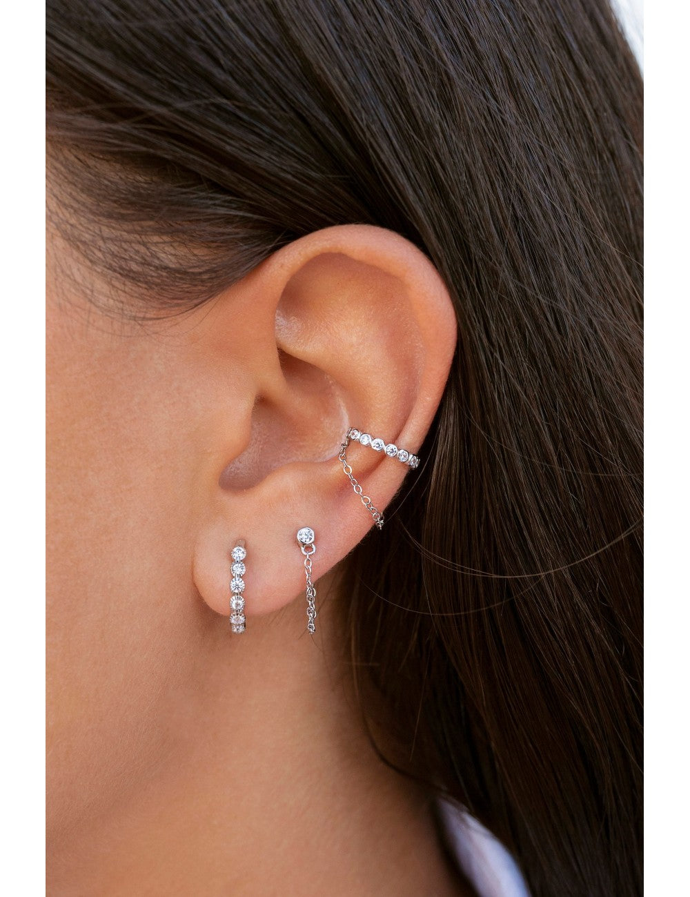Boucles d'oreilles conques avec zircones cubiques et chaîne pendante - Faux piercing