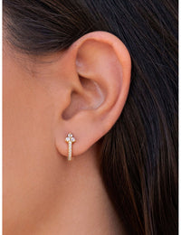 Boucles d'oreilles créoles en forme de fleur avec zircones cubiques serties en pavé