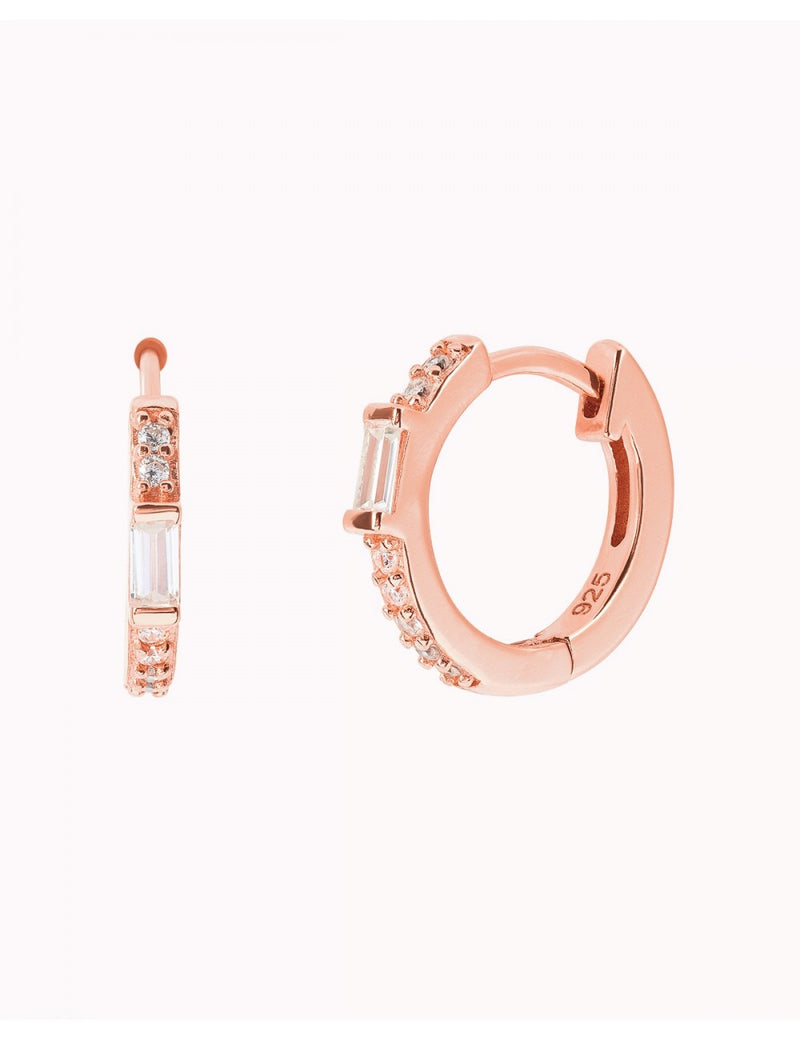 Pendientes de aro huggie con circonitas en baguette y pavé