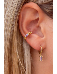 Pendientes de aro huggie con charm de circonita en talla baguette