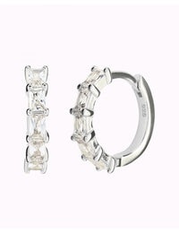 Boucles d'oreilles créoles Huggie avec zircones cubiques taille baguette