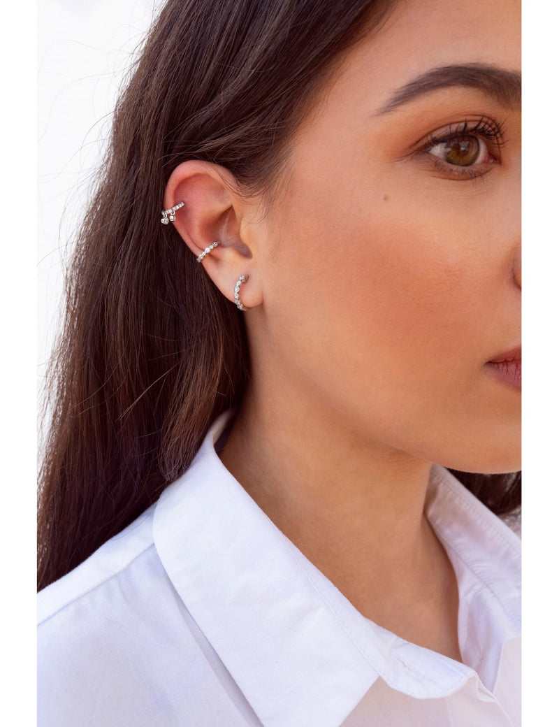 Pendientes de aro huggie con circonitas en talla redonda