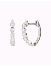 Pendientes de aro huggie con circonitas en talla redonda