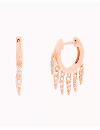 Boucles d'oreilles créoles Huggie avec breloques en forme de triangle et zircones cubiques