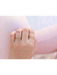 Minimalistischer Ring mit drei Bändern