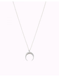 Collar con colgante en forma de luna invertida