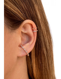 Boucles d'oreilles à tige avec zircons de différentes tailles