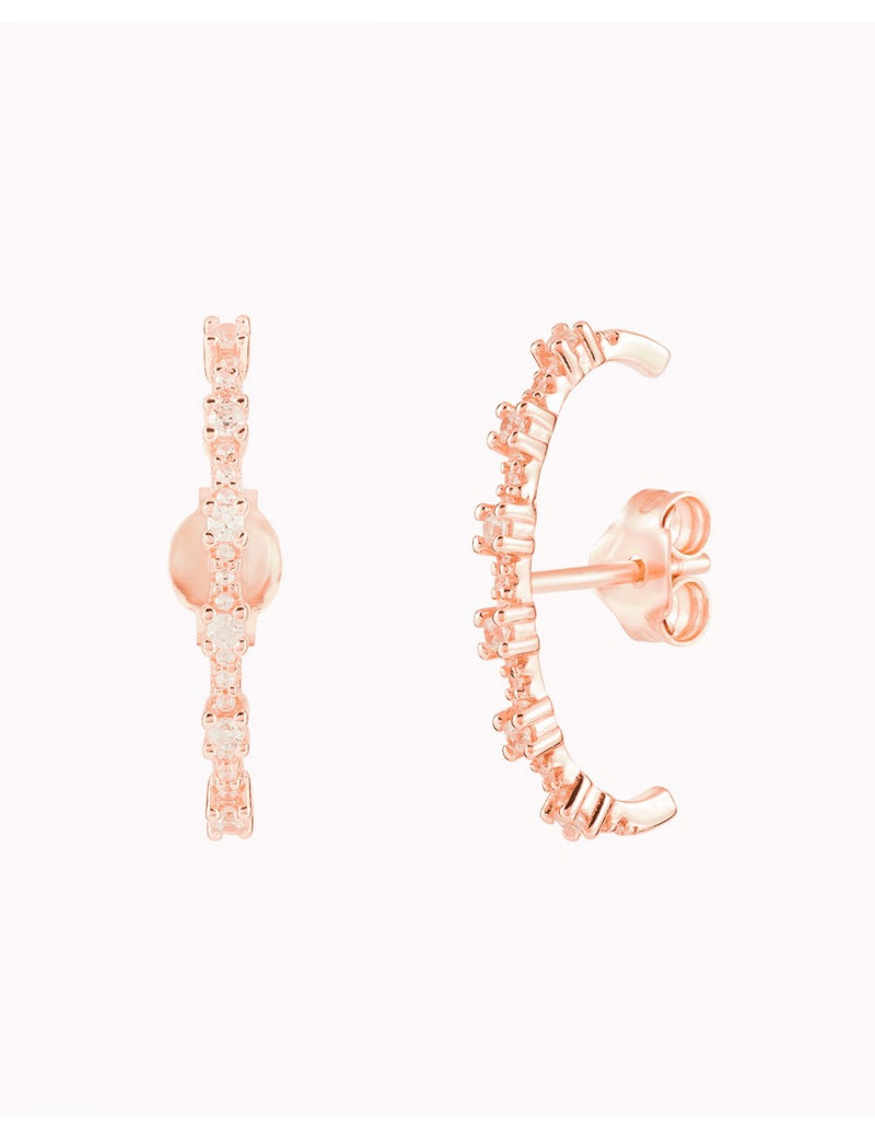 Boucles d'oreilles à tige avec zircons de différentes tailles