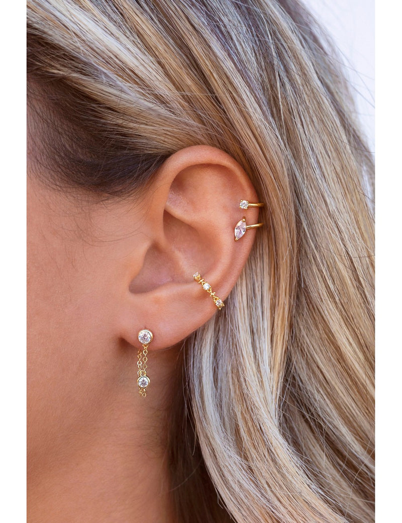 Boucles d'oreilles à tige avec chaîne suspendue et zircons taille ronde sertis en lunette
